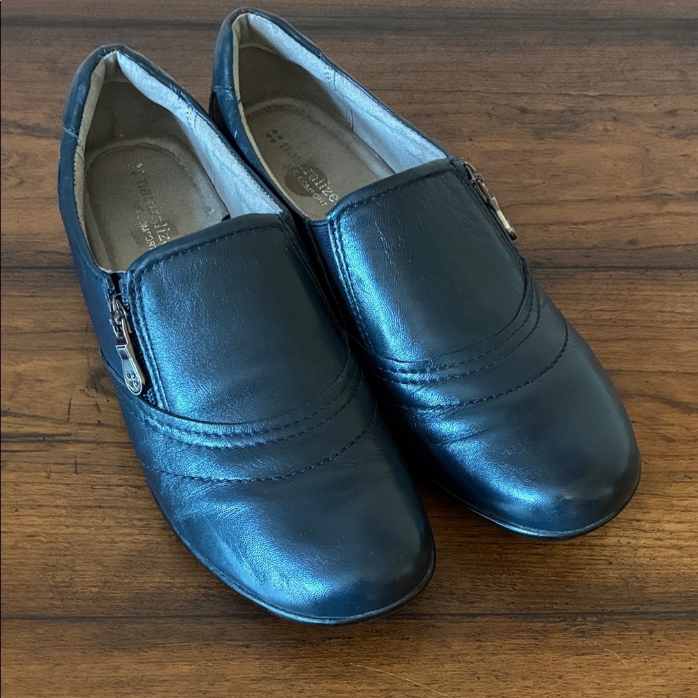 NATURALIZER Size 8.5M Navy Blue Leather Clarissa Slip-on Comfort Loafers Zip‎